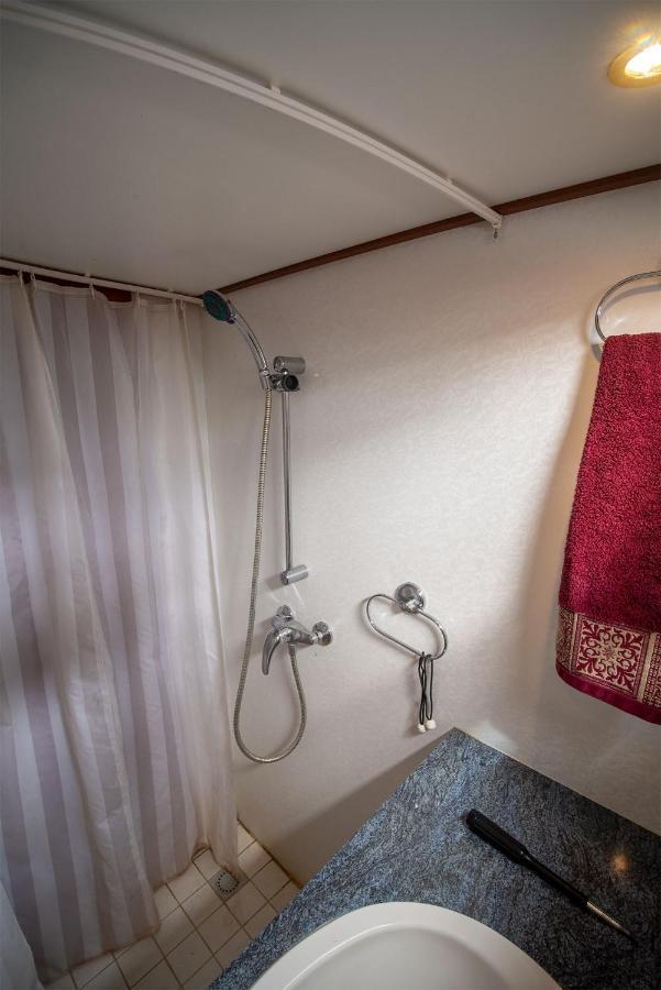 Vedette Hollandaise De 13 M Pour Sejour Insolite Hotel Nivillac Exterior photo