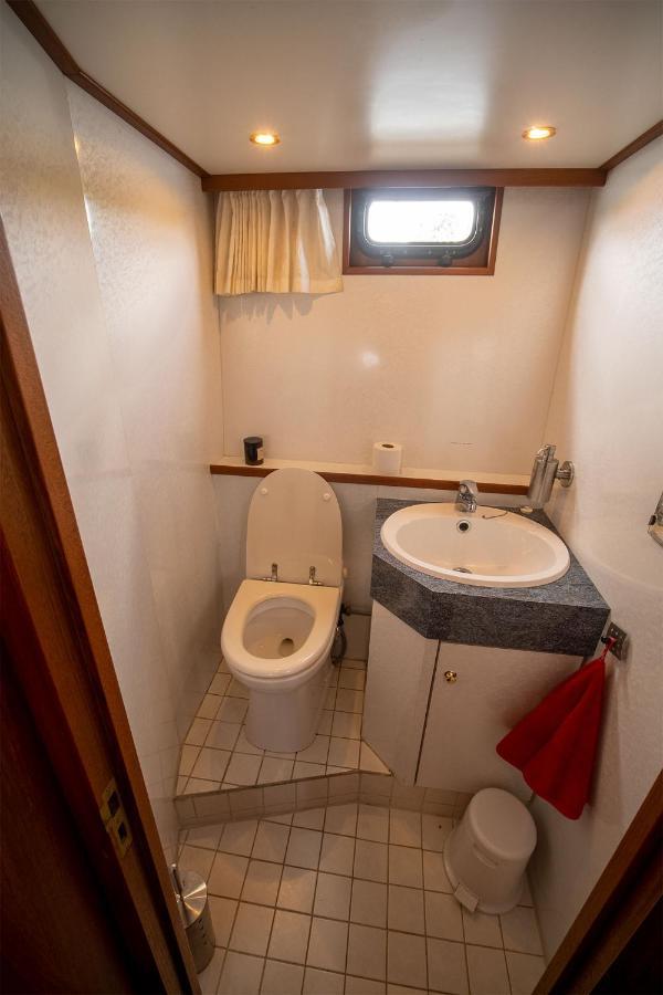 Vedette Hollandaise De 13 M Pour Sejour Insolite Hotel Nivillac Exterior photo